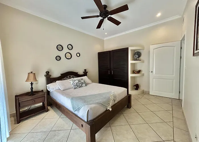 Sunrise 1- 3 Bedroom Poolside Apartamento
