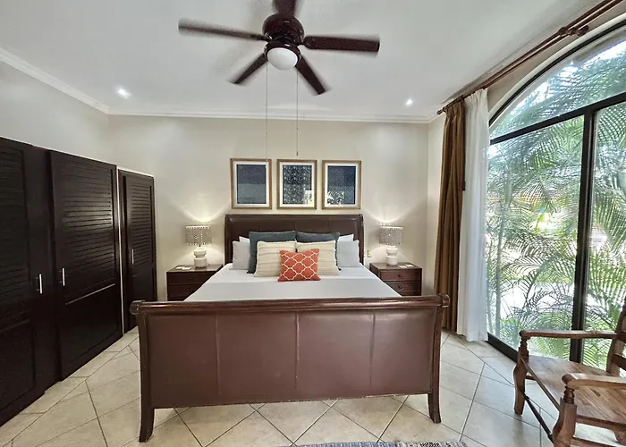 Sunrise 1- 3 Bedroom Poolside Apartamento